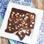 Macadamia Chocolate Bark. Takes around 5 minutes to prepare and less than 30 minutes to set.Macadamia Chocolate Bark. Takes around 5 minutes to prepare and less than 30 minutes to set.