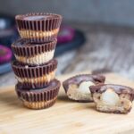 These Caramel & Macadamia Chocolate Cups will be sure to impress your guests. Gluten, dairy and refined sugar free!! So good!