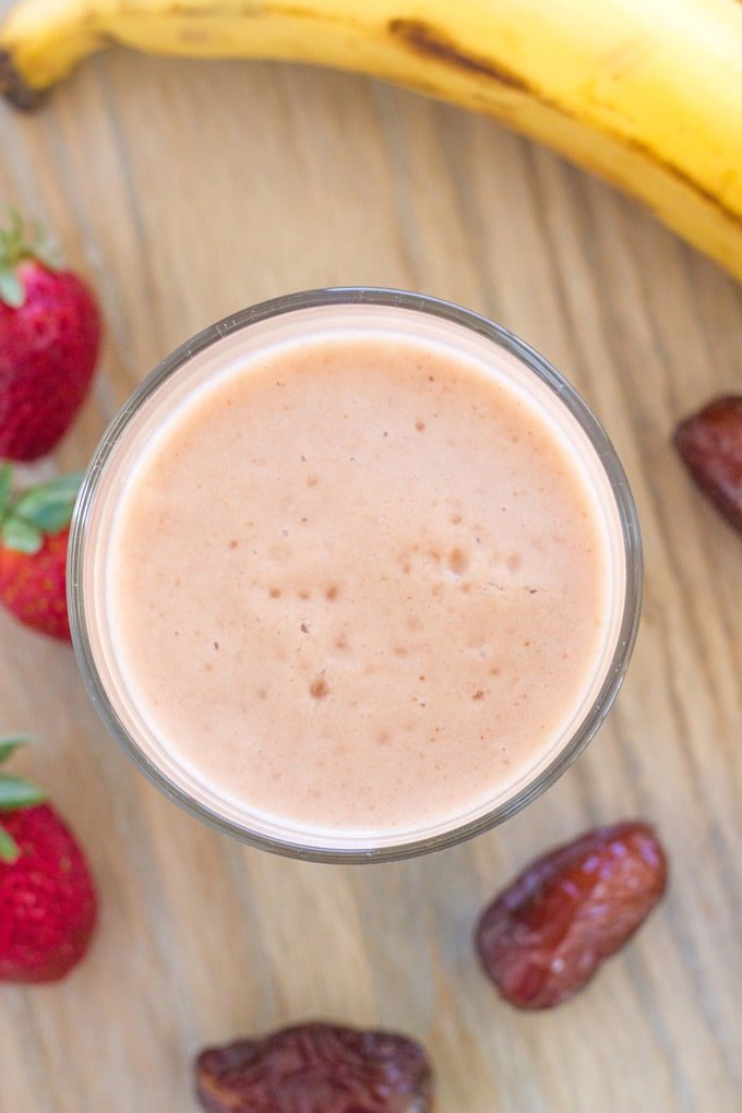 Banana, Date and Strawberry Smoothie.It is super easy to make for breakfast and it will fill you up to lunchtime.