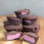 These Raspberry Chocolate Cups are AMAZING!! They are dairy and refined sugar free and are really easy to make. Super simple! 