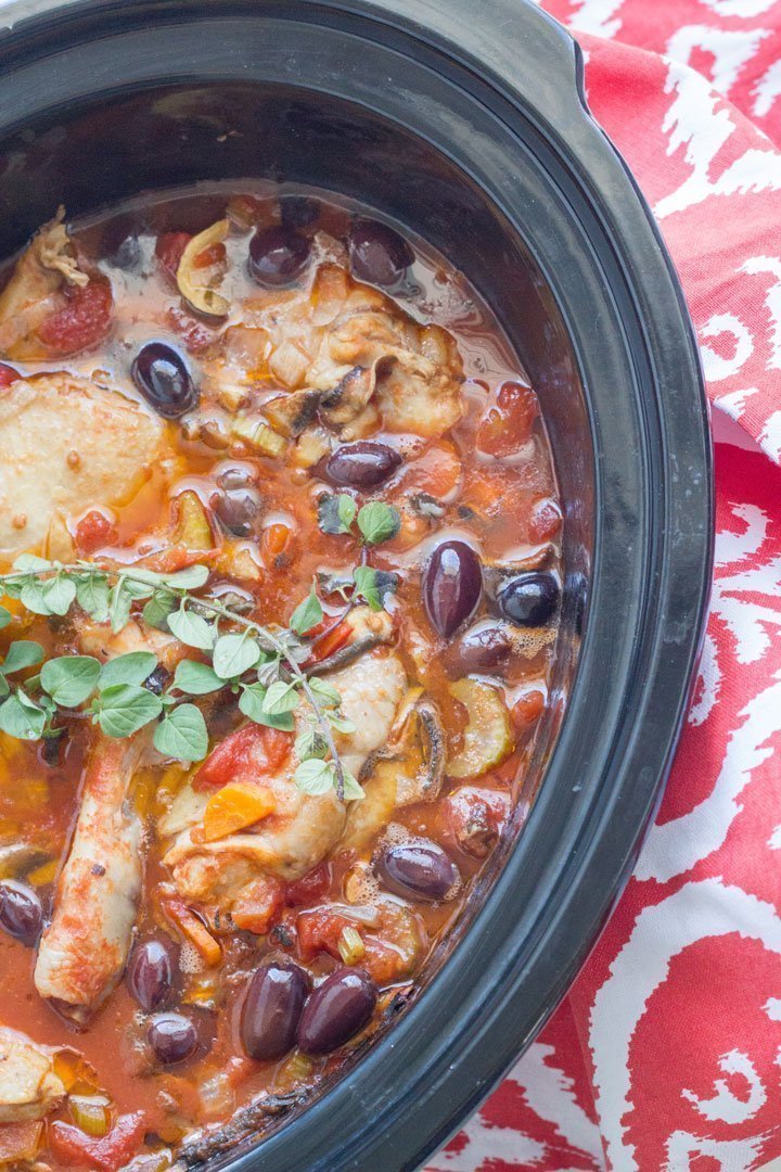 This slow cooker chicken cacciatore is the perfect slow cooker recipe to warm you up during the winter months. Gluten free, diary free, keto and paleo.