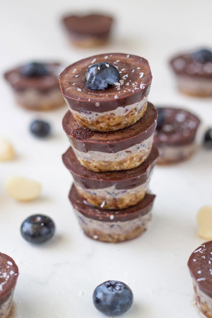 Chocolate and blueberry can now be added to my favourite raw dessert flavours combinations with these raw blueberry slice bites. They are just devine!!