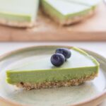 This raw matcha cheesecake is gluten, dairy and refined sugar free and is suitable for both paleo and vegan lifestyles. The recipe is quite easy to make and will be a hit with your family and friends.