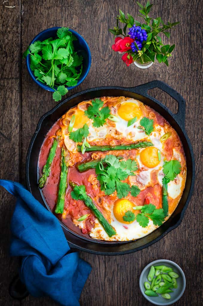 Asparagus Shakshuka - 19 of the best low carb keto breakfast recipes for every occasion. Whether you are in a hurry or it’s the weekend, you will find recipes to suit every occasion.