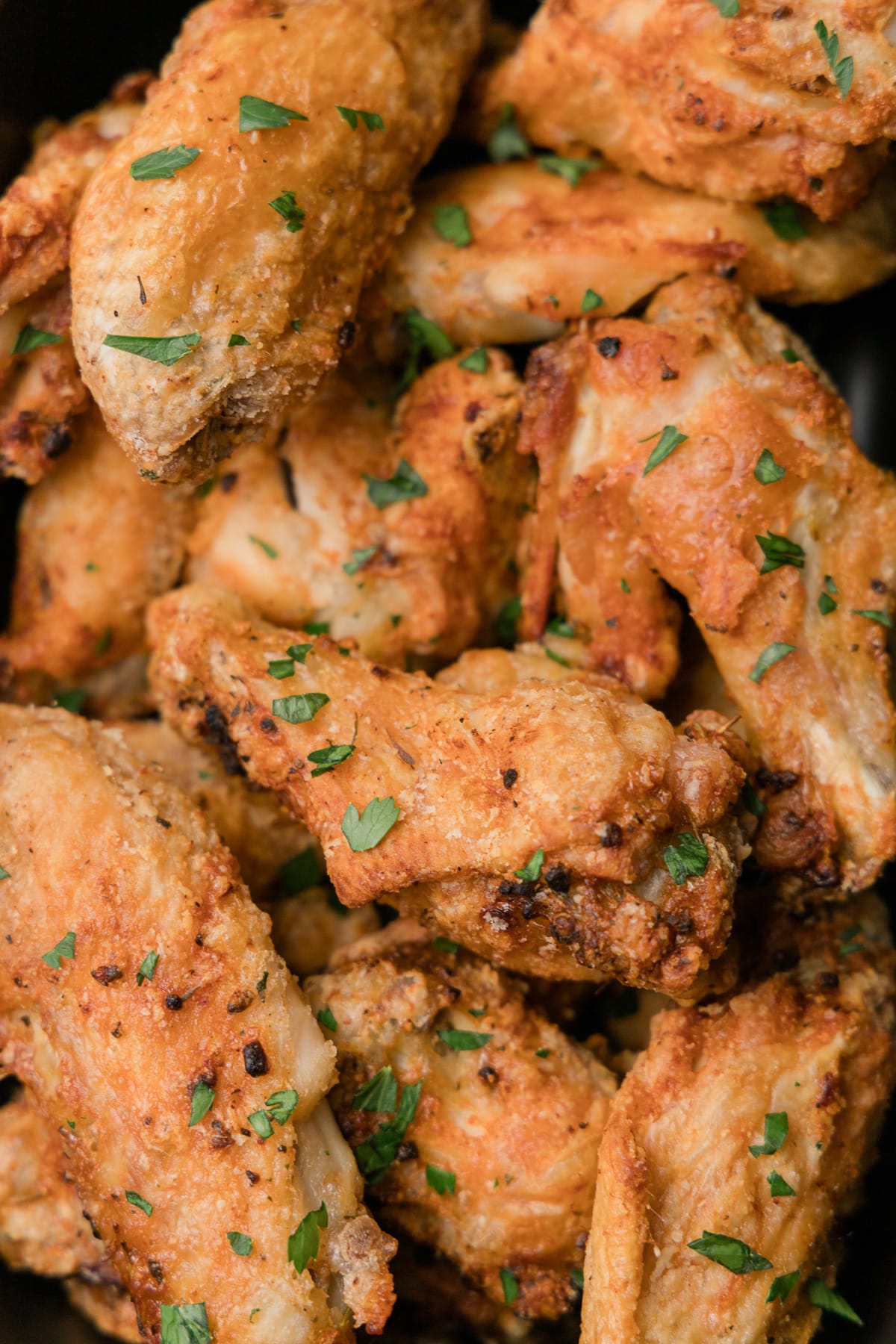 Cooked chicken wings.